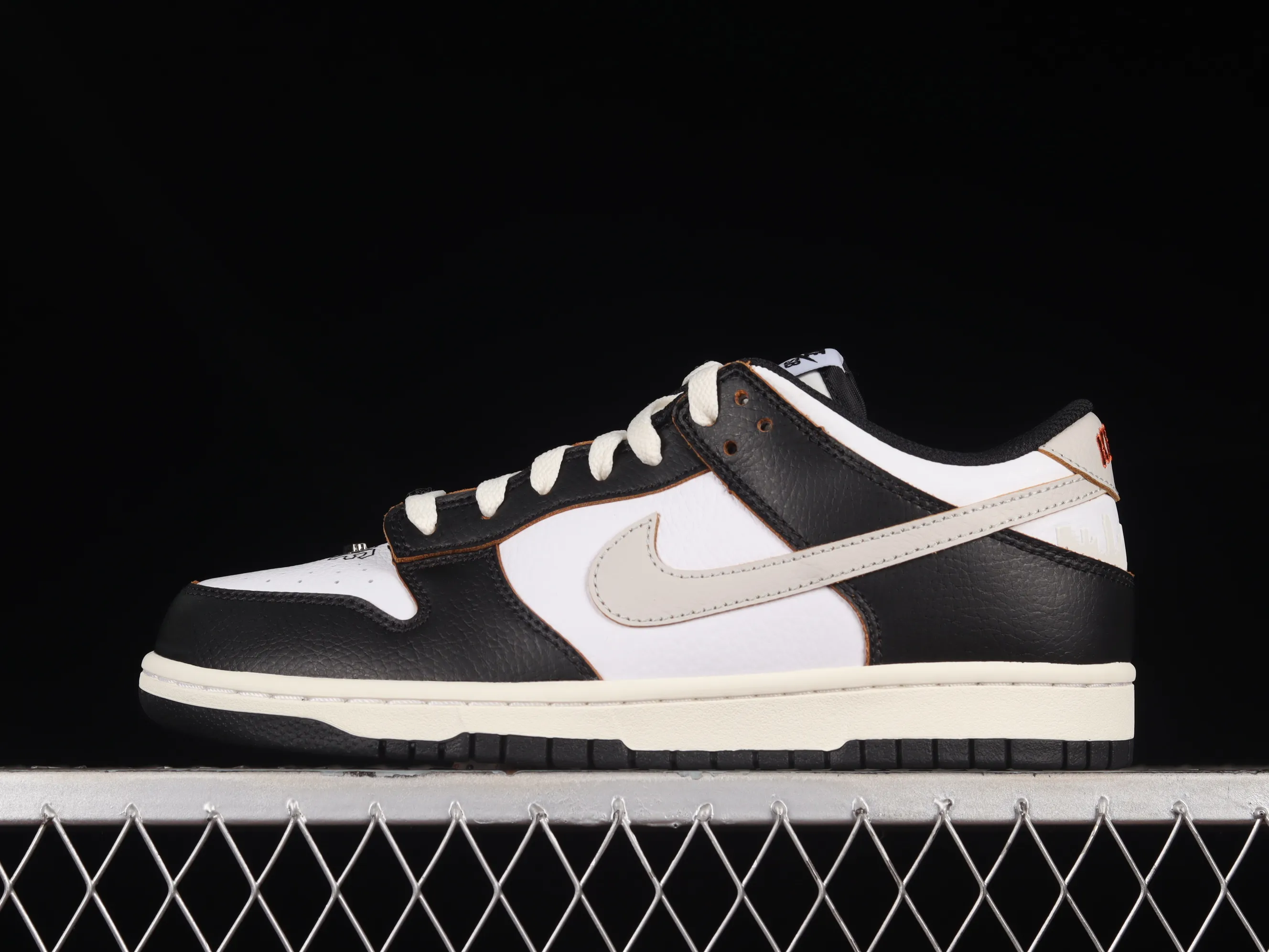 All Categories Nk SB Dunk Series Nk SB Dunk Low Low-top sneakers M version pure original HUF x Nk SB Dunk Low "San Francisco" Black and white panda joint model SB low-top sports and leisure sneakers FD8775-001